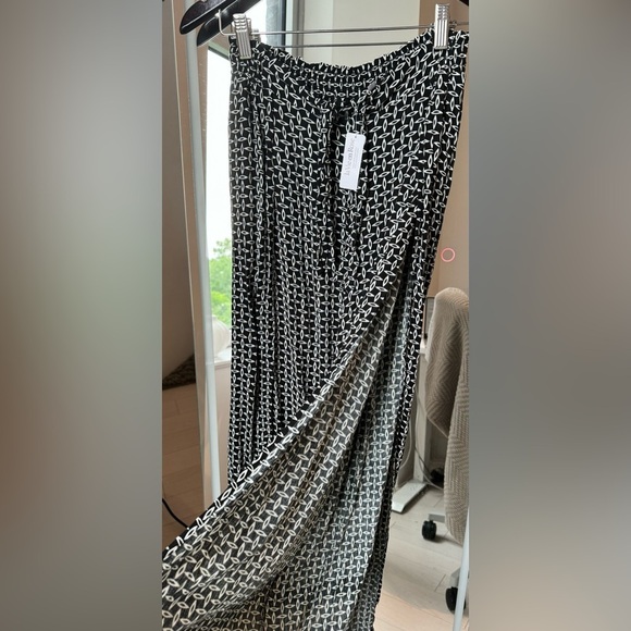 [CLEARANCE/Send Offers] LA VIE EN ROSE WRAP-AROUND CRINKLE PANTS - BNWT! - Picture 10 of 10